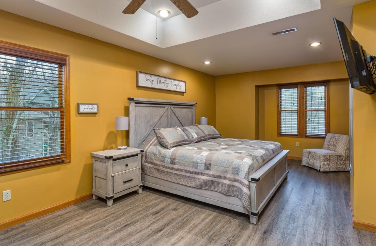 North Ridge Place Brand New Log Cabin With Hot Tub Great Location เซอเวียร์วีล ภายนอก รูปภาพ